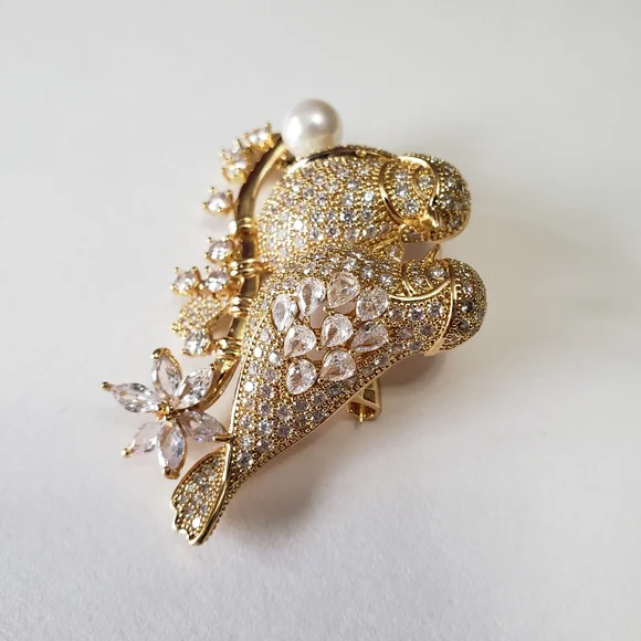 Gold Tone Cultured Pearl Pave Rhinestone Love Birds Brooch - Picture 5 of 8